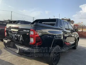 New Toyota Hilux 2022 Black