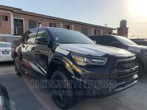 New Toyota Hilux 2022 Black