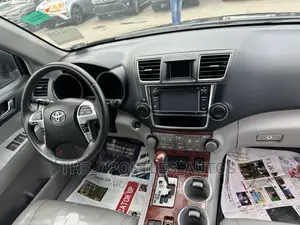 Toyota Highlander Limited 2012 Gray