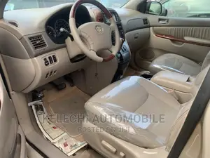 Toyota Sienna XLE AWD (3.3L V6 5A) 2004 Gold