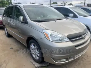 Toyota Sienna XLE AWD (3.3L V6 5A) 2004 Gold