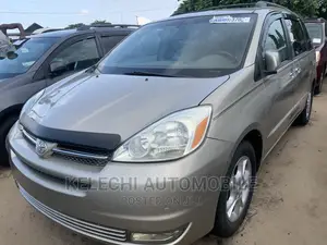 Toyota Sienna XLE AWD (3.3L V6 5A) 2004 Gold