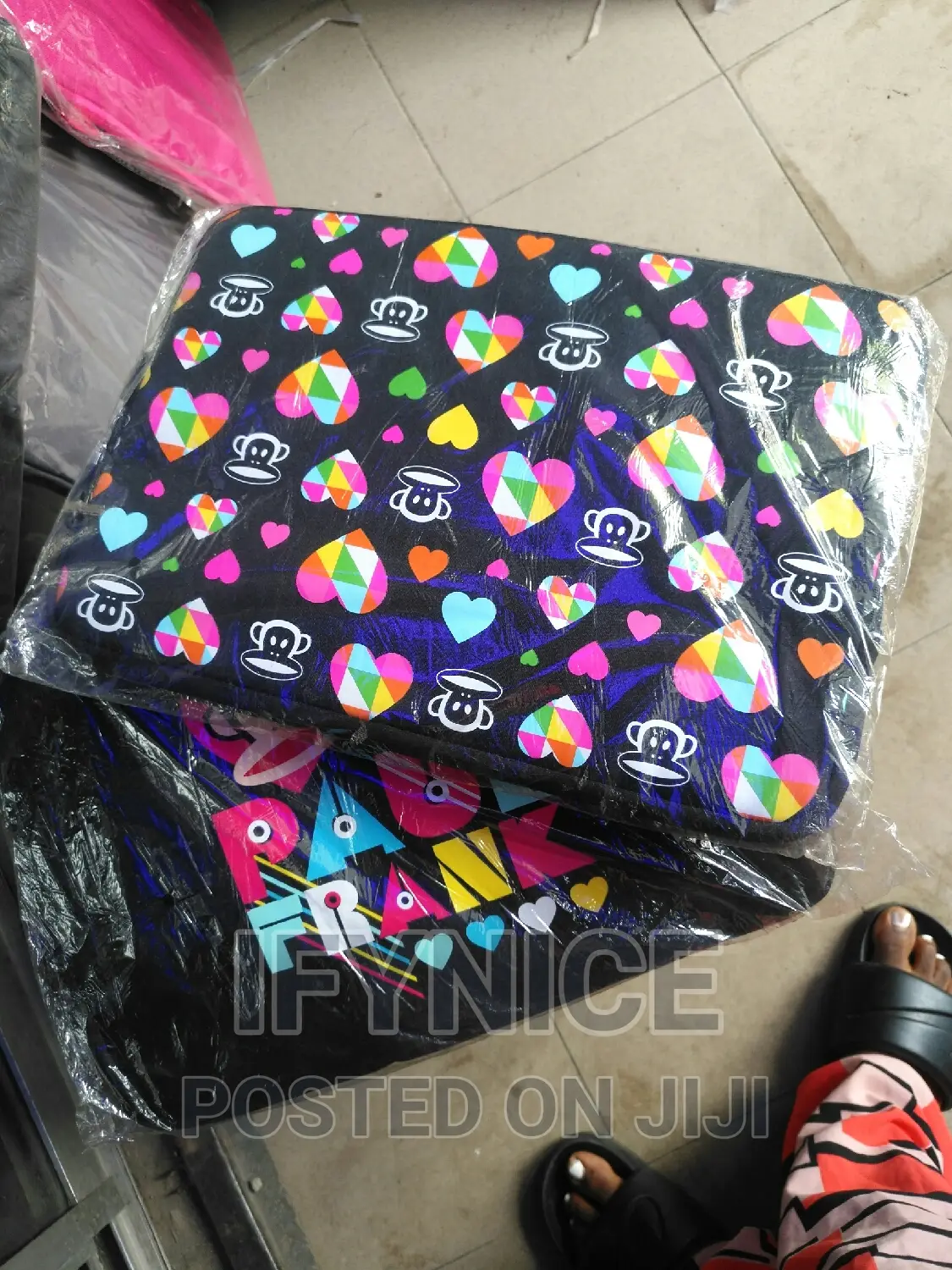 Pouches/ Sleeves for Laptop