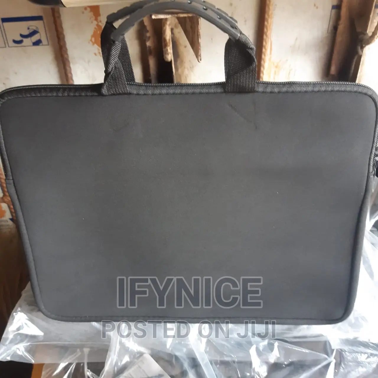 Both Handle and Non Handle Pouch Bag