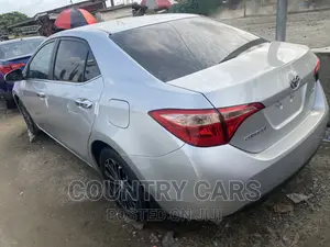 Toyota Corolla LE (1.8L 4cyl 2A) 2018 Silver