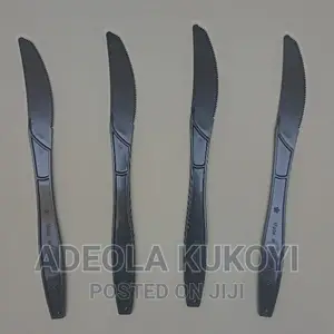 A Pack of 1000pcs of Heavy Duty Black Knife