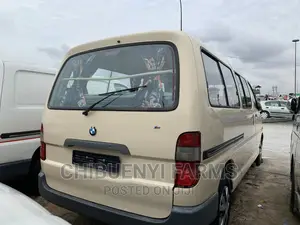 Toyota HiAce 2002 Gold