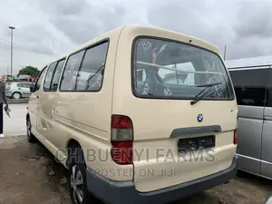 Toyota HiAce 2002 Gold