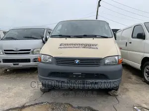 Toyota HiAce 2002 Gold