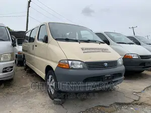 Toyota HiAce 2002 Gold