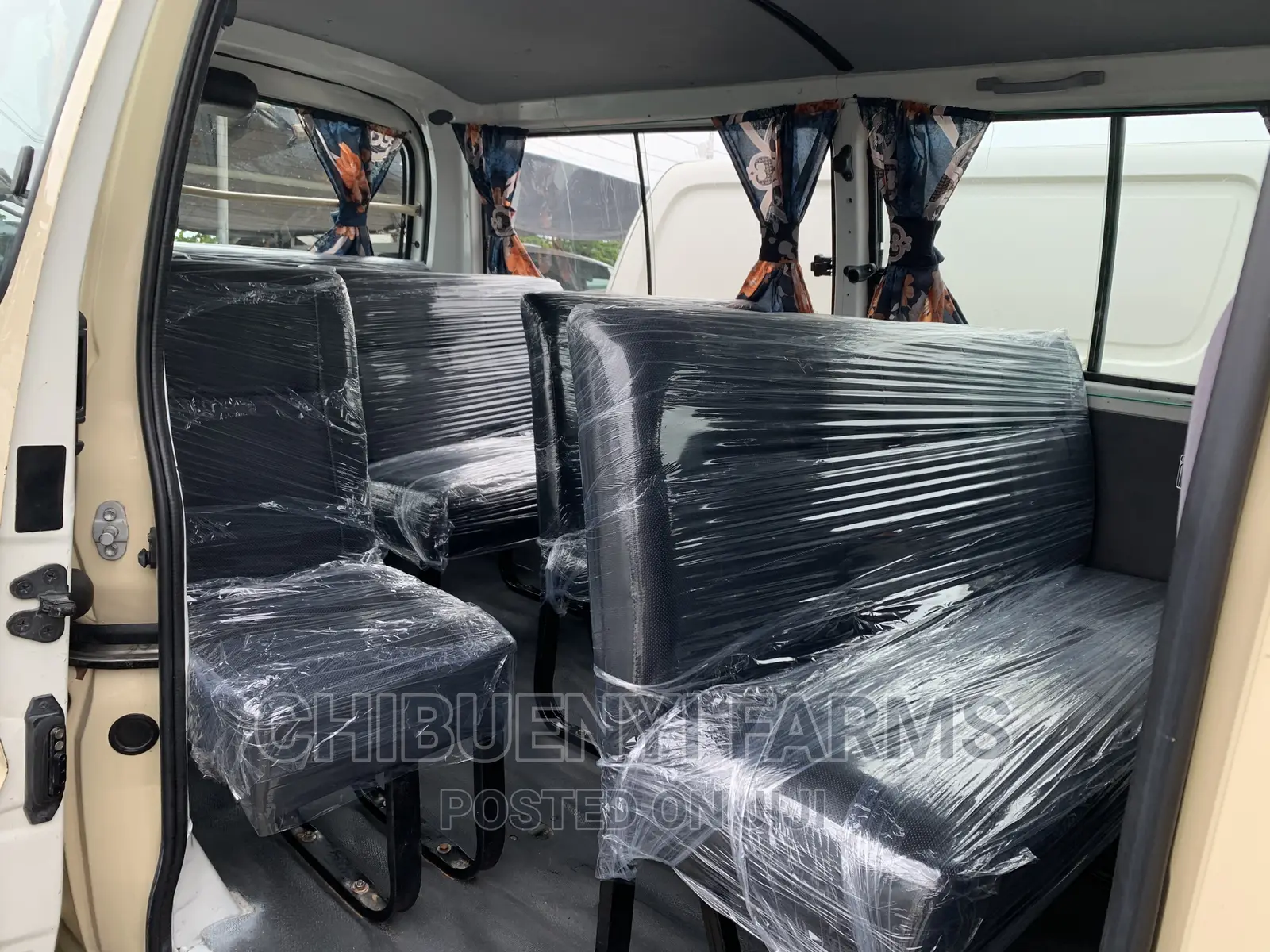 Toyota HiAce 2002 Gold