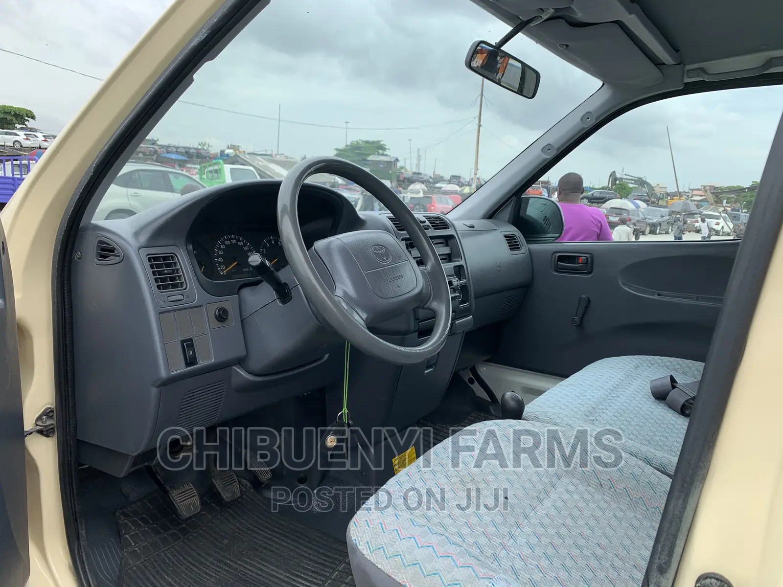 Toyota HiAce 2002 Gold