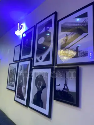 Black And White Wall Frames For Staircase