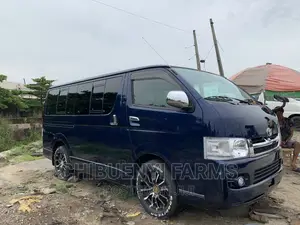 Toyota HiAce 2010 Blue