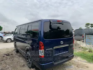 Toyota HiAce 2010 Blue