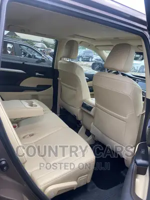 Toyota Highlander XLE 4x4 V6 (3.5L 6cyl 8A) 2017 Brown