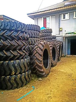 Tractors, 950c, 966c Payloader Tyresand Caterpillar Tyres