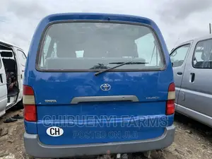 Toyota HiAce 2002 Blue