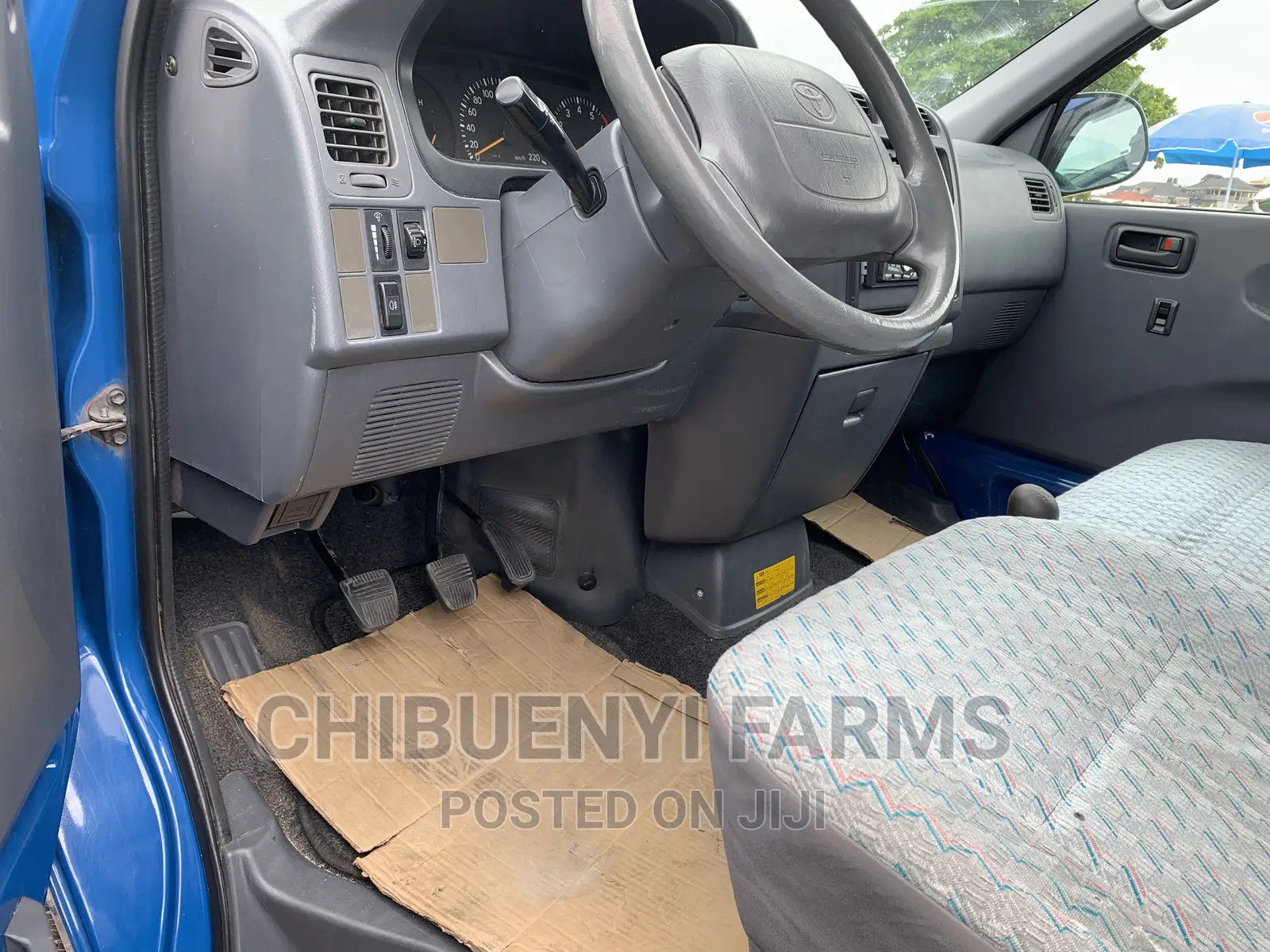 Toyota HiAce 2002 Blue