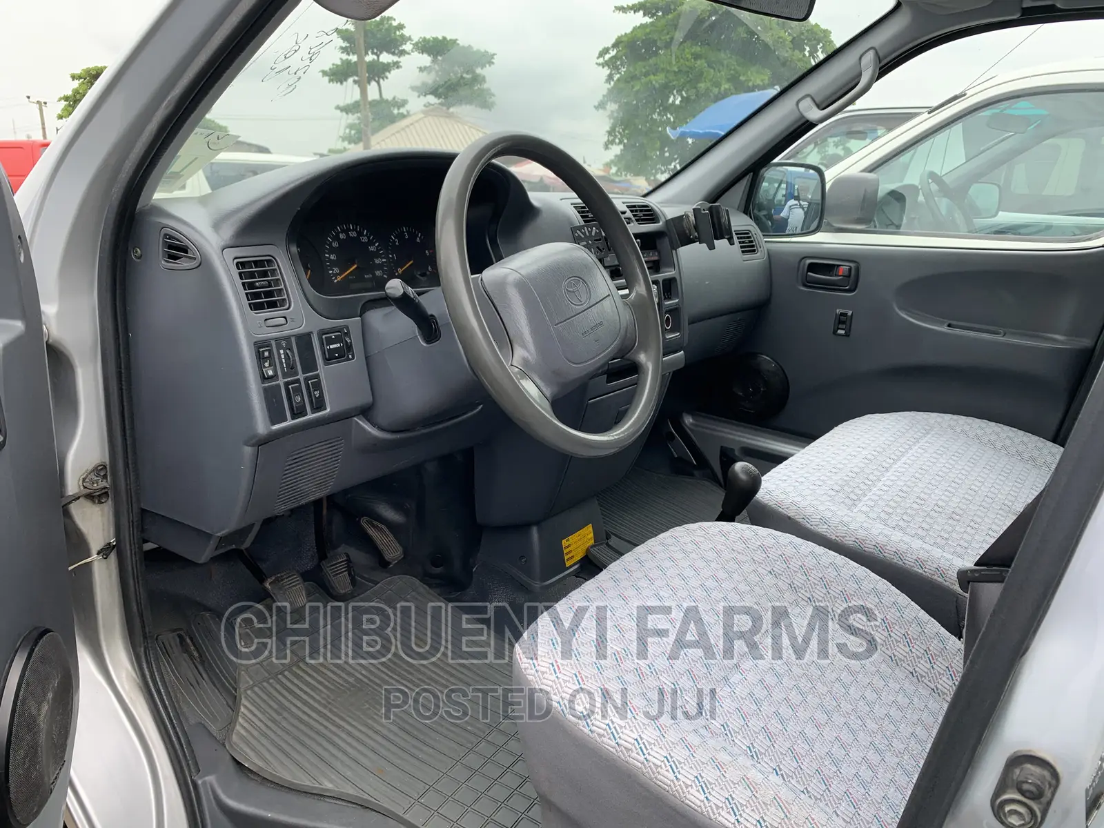 Toyota HiAce 2001 Grey