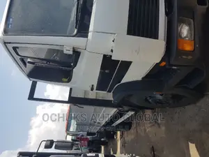 M/Benz Truck Pick Up Van 6tyers 8bolits 1314 Model