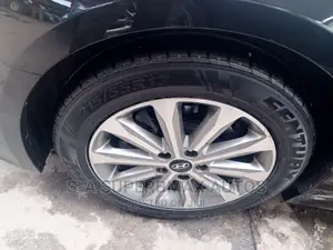 Hyundai Sonata Limited Sedan FWD (2.4L 4cyl 6A) 2016