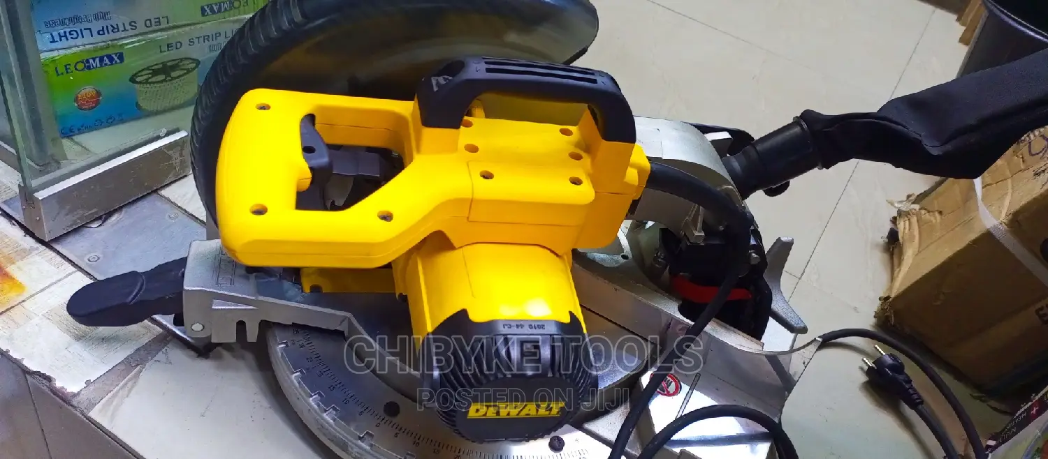 10" (250mm) Dewalt Miter Saw Machine