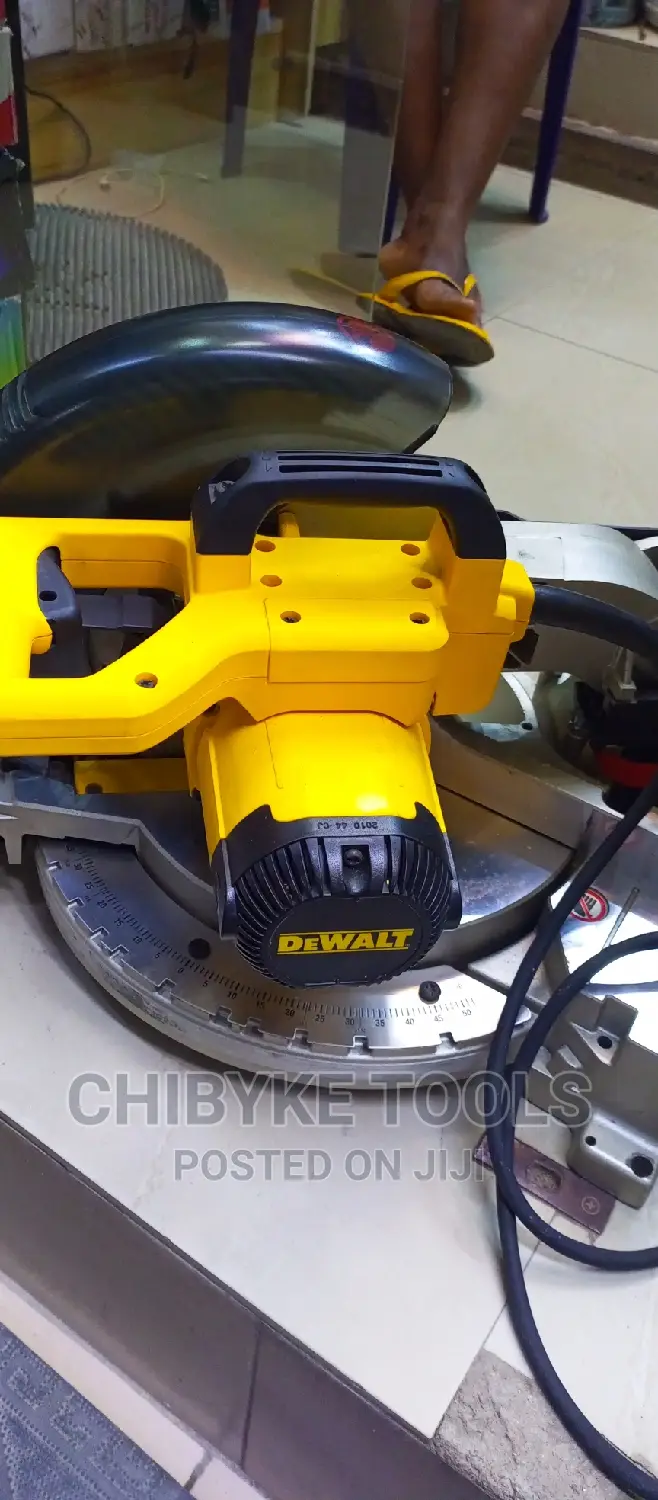 10" (250mm) Dewalt Miter Saw Machine