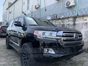 Toyota Land Cruiser 5.7 V8 VXR 2018 Matt Black