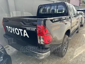 New Toyota Hilux 2023 Black