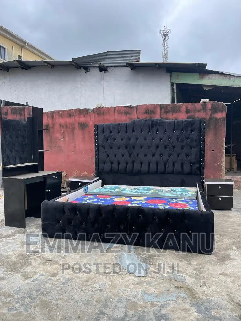 Upshotery Bedframe