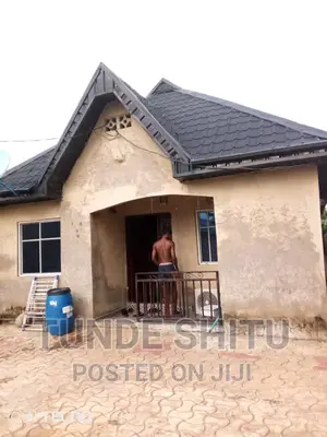 Photo - Furnished 1bdrm Apartment in Agunfoye Estate, Igbogbo for rent