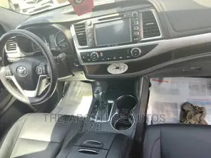 Toyota Highlander XLE 2019 White