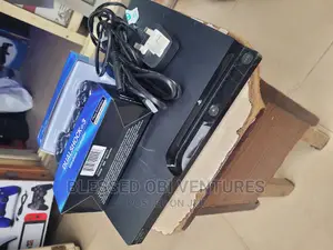 Playstation 3 Slim Plus 10 Games Including Pes26