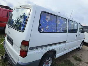 Toyota HiAce 2005 White