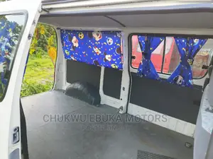 Toyota HiAce 2005 White
