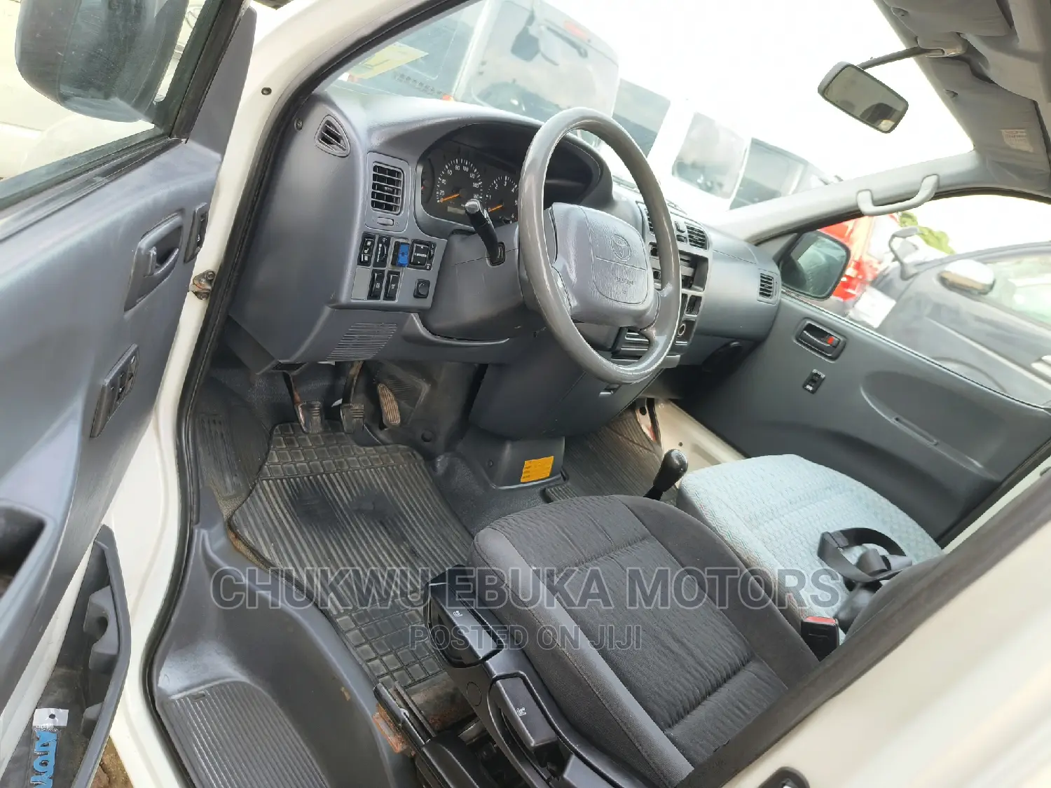 Toyota HiAce 2005 White