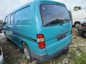 Toyota HiAce 2005 Blue