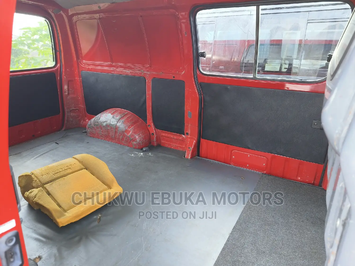 Toyota HiAce 2005 Red