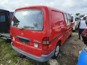 Toyota HiAce 2005 Red