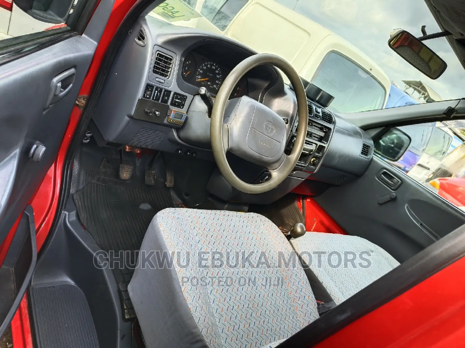 Toyota HiAce 2005 Red