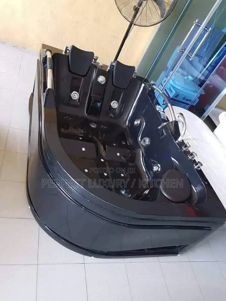 Black Double Jacuzzi