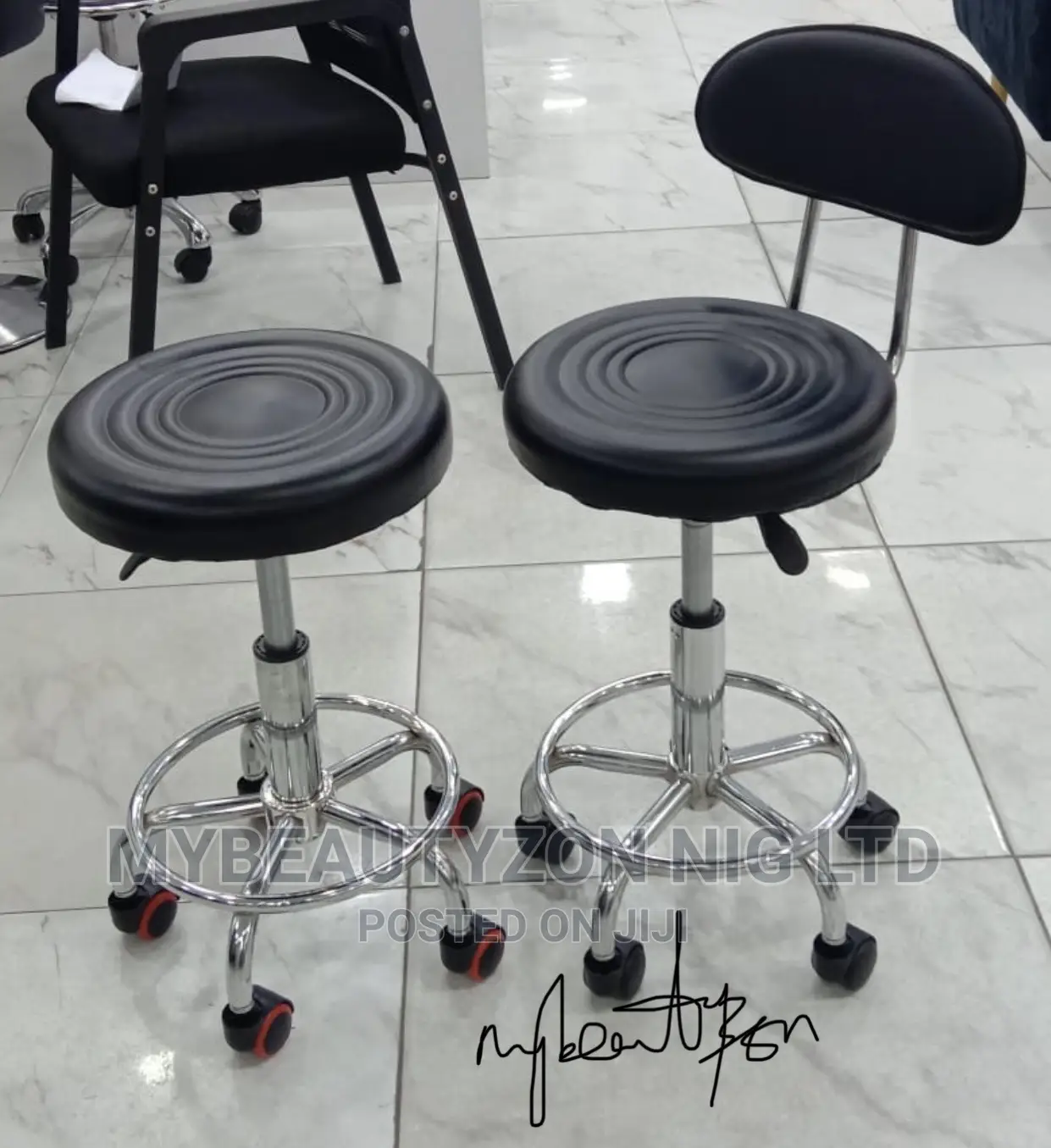 Manicurist Stool With Wheels