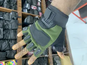 Beautifully Designed Weight Lifting Gym Gloves
