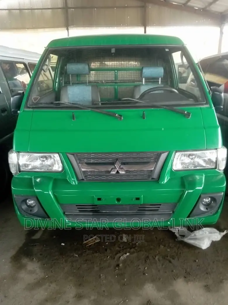 Mitsubishi L300 2005 Green