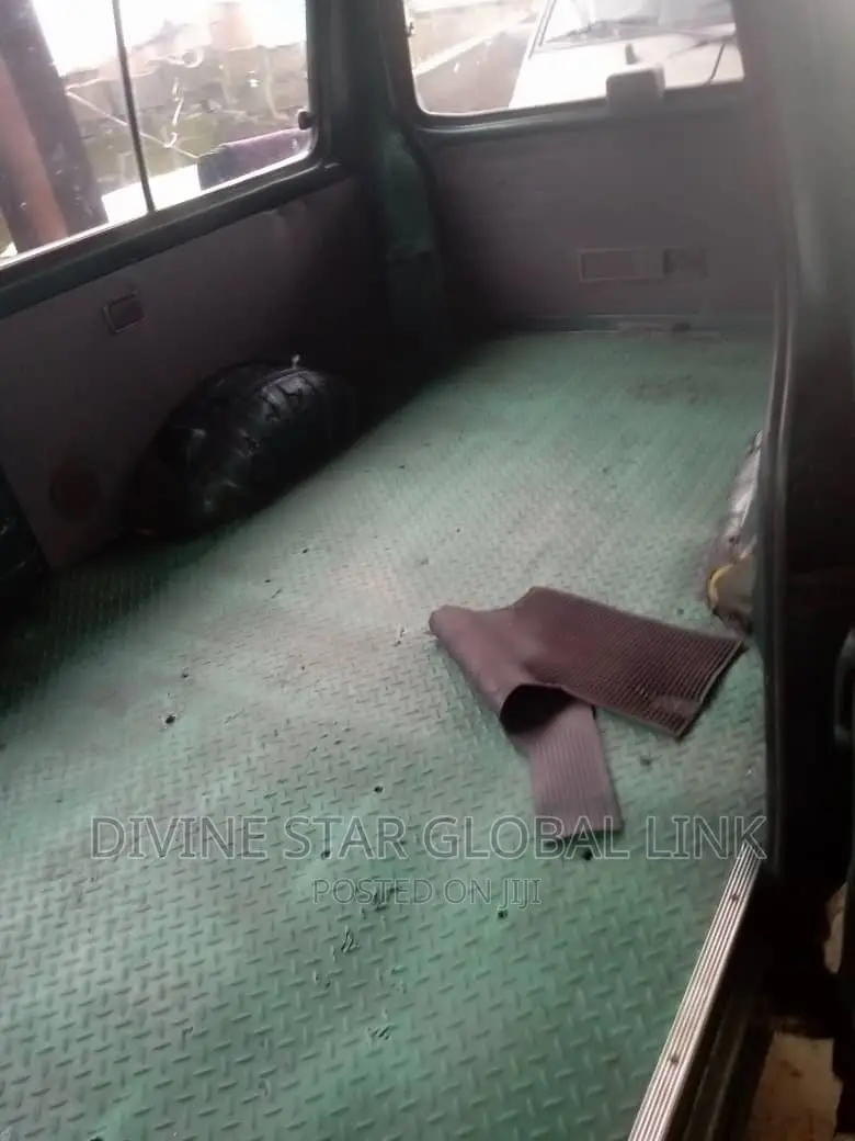 Mitsubishi L300 2005 Green