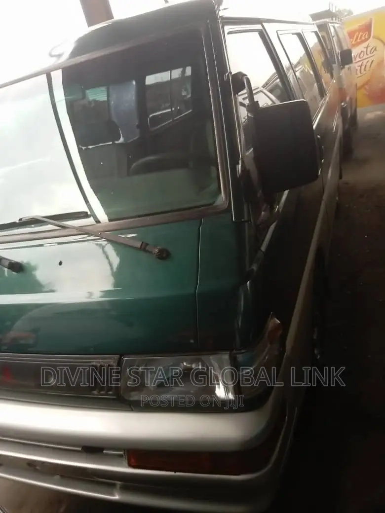 Mitsubishi L300 2005 Green