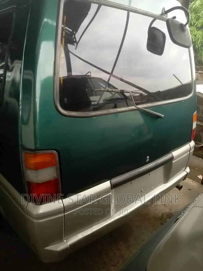 Mitsubishi L300 2005 Green