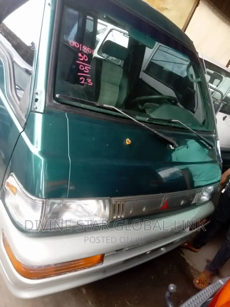 Mitsubishi L300 2005 Green