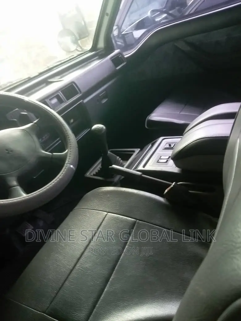 Mitsubishi L300 2005 Grey